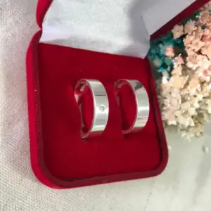 Aliança tradicional quadrada