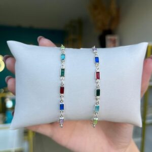 Pulseira com cristais coloridos