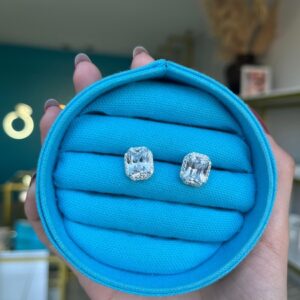 Brinco quadrado cravejado