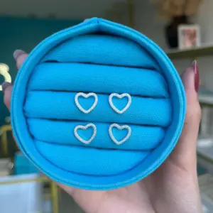 Brinco coração delicado