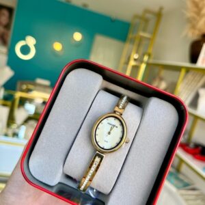 Relógio Feminino Oval Madrepérola Dourado