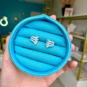 Brinco Ear Cuff Cravejado