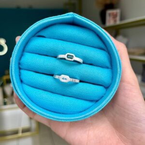 Anel Solitário com Pedra Retangular