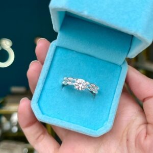 Anel Solitário Duplo Navete Cravejado