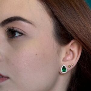 Brinco de Gota com Pedra Verde Esmeralda