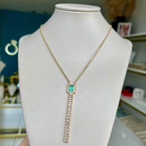 Colar com Pingente Vertical com Zircônias