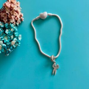 Berloque Tesoura Cravejada